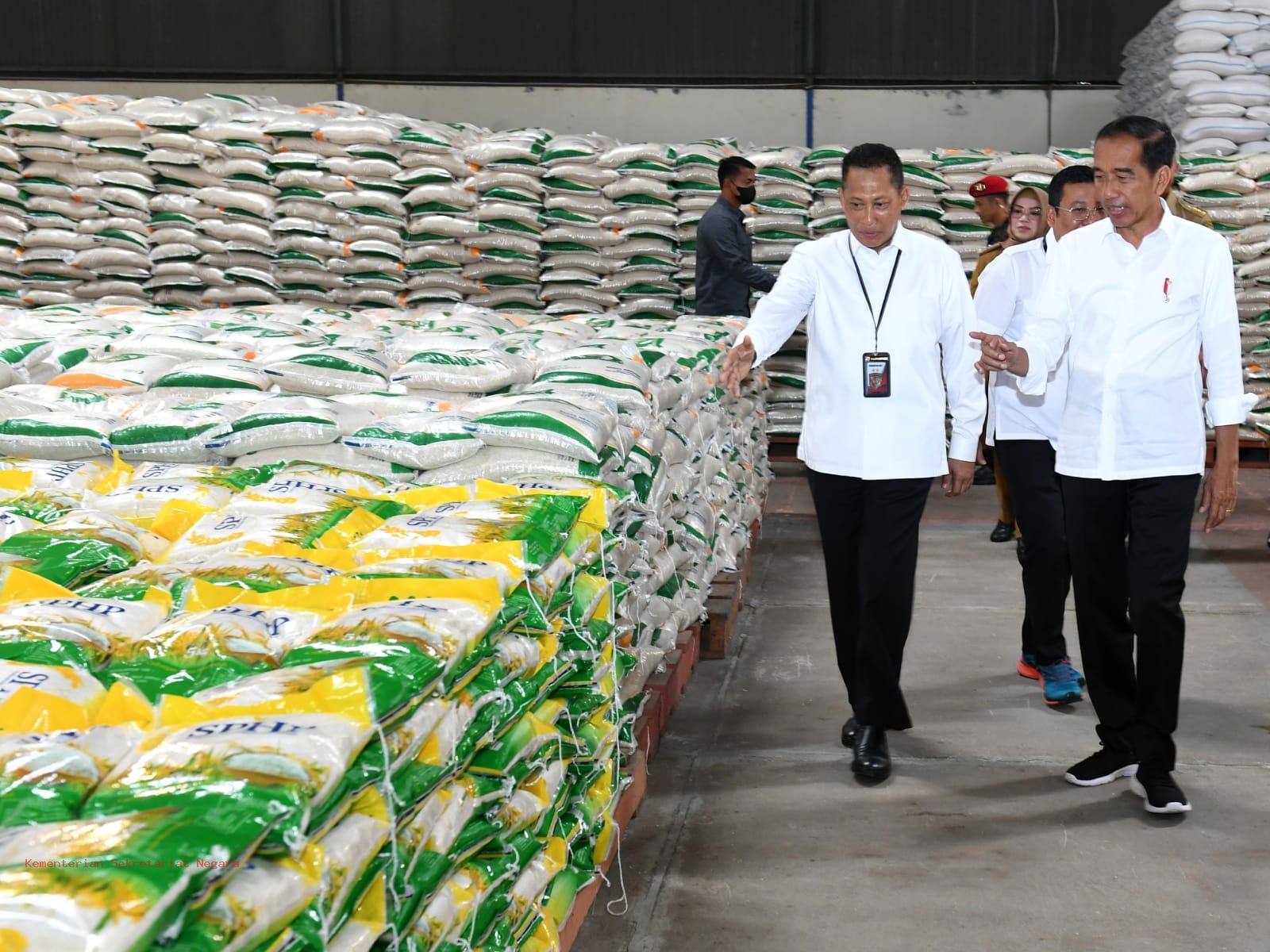 Presiden Jokowi Luncurkan Penyaluran Cadangan Beras Pemerintah Untuk ...